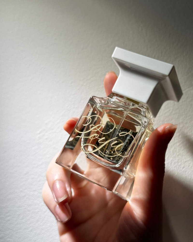 Engraved-Perfume-Tom-Ford-Roey-Tang-Hong-Kong-Engraver-Calligrapher-Artist